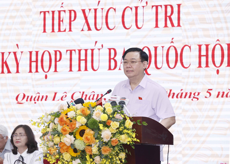 Chủ tịch Quốc hội Vương Đình Huệ phát biểu tại buổi tiếp xúc cử tri. (Ảnh: Doãn Tấn/TTXVN)