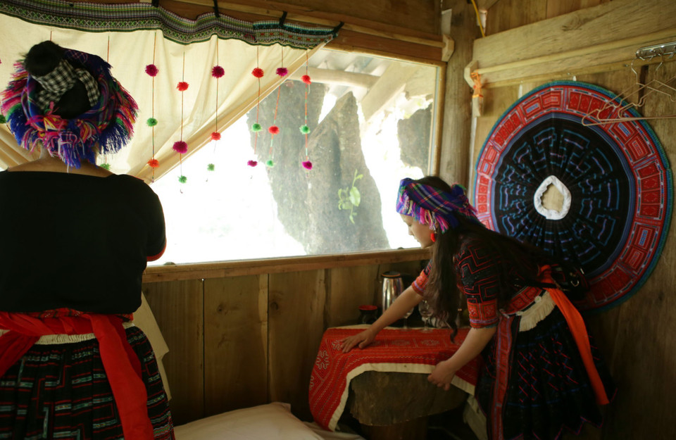 Các homestay được trang trí mang đậm bản sắc dân tộc Mông. (Ảnh: Quý Trung/TTXVN)