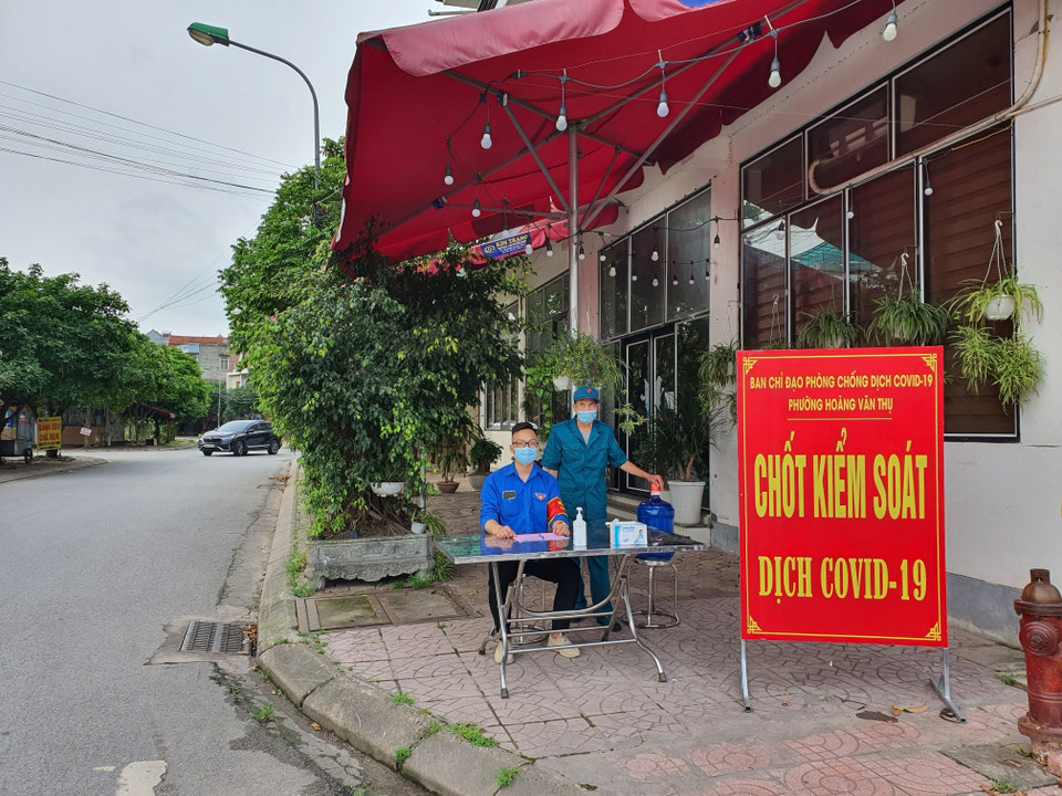 Nhiều chốt kiểm soát dịch COVID-19 được dựng lên trên nhiều tuyến phố, ngõ, ngách thành phố Bắc Giang. (Ảnh: Danh Lam/TTXVN)