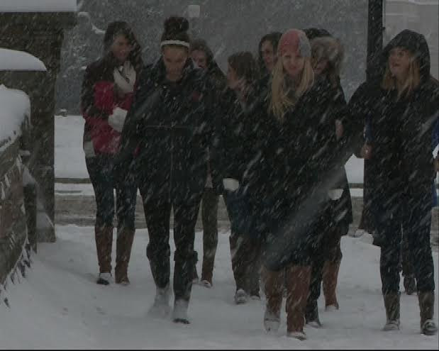 Một nhóm nữ sinh đi bộ trên Đường First ở Capital Hill. (Ảnh: Thanh Tuấn/Vietnam+)