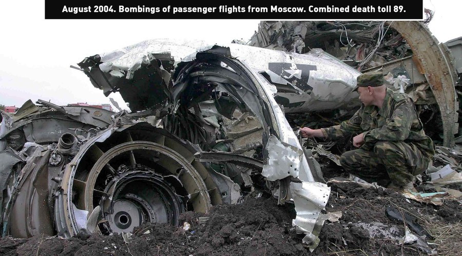 Tháng 8/2004, hai chuyến bay xuất phát từ Moscow đến Volgograd và Sochi đã bị rơi bởi hai phụ nữ đánh bom liều chết, khiến 89 người thiệt mạng. (Nguồn: Reuters)