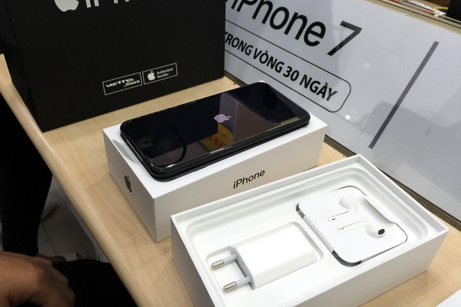 Rất nhiều người yêu mến Apple đã đặt cọc trên các website của các nhà bán lẻ chính hãng. (Ảnh: T.H/Vietnam+)