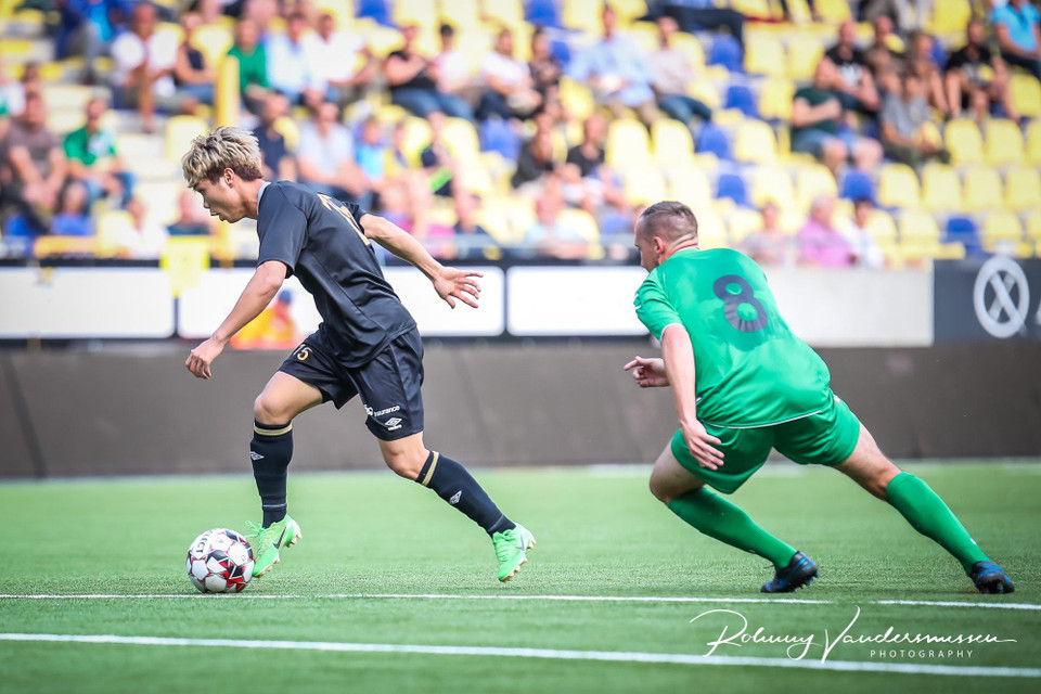 ...nhưng vẫn chưa thể tỏa sáng trong lần đầu tiên thi đấu cho Sint Truidense.