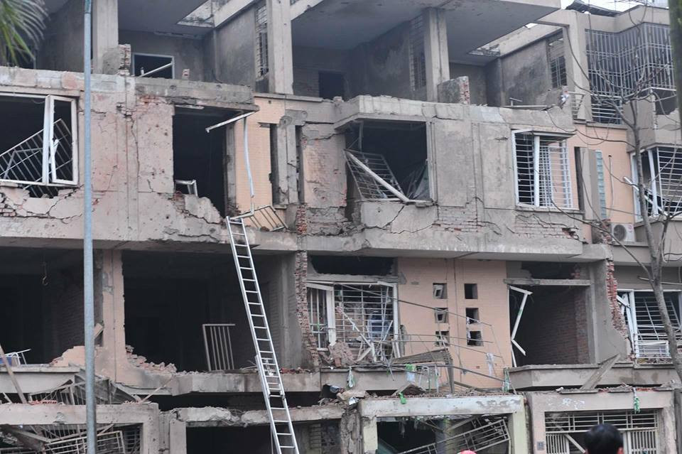 Hiện trường kinh hoàng của vụ nổ. (Ảnh: Minh Sơn/Vietnam+)