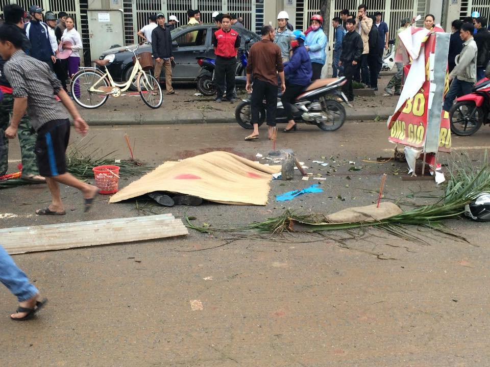 Một người đã tử vong ngay tại hiện trường vụ nổ. (Ảnh: PV/Vietnam+)