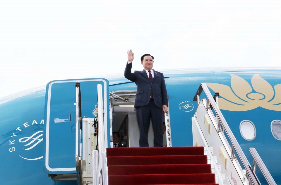 Chủ tịch Quốc hội Vương Đình Huệ đến Sân bay quốc tế Trường Thủy Côn Minh. (Ảnh: Nhan Sáng/TTXVN)
