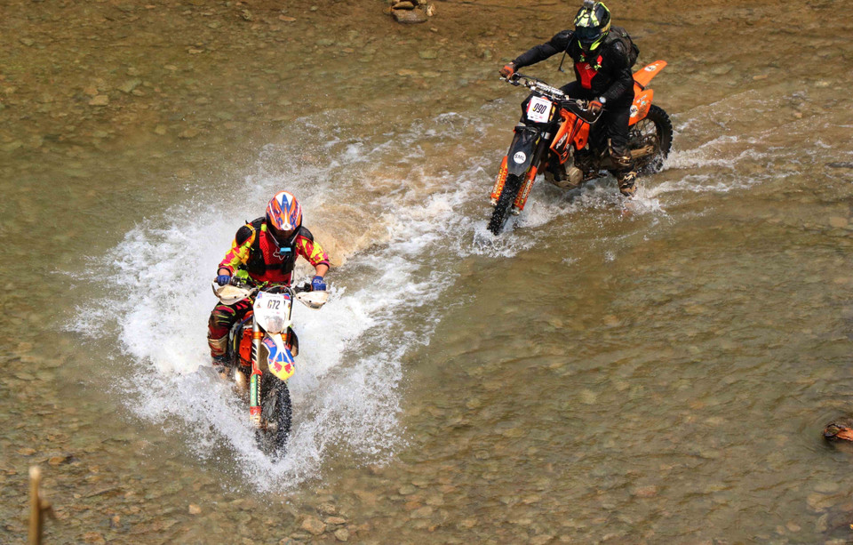 Ở mỗi chặng đua dựa vào vị trí thành tích của từng tay đua sẽ có số điểm tích luỹ của từng chặng. (Ảnh: Quang Quyết/TTXVN)