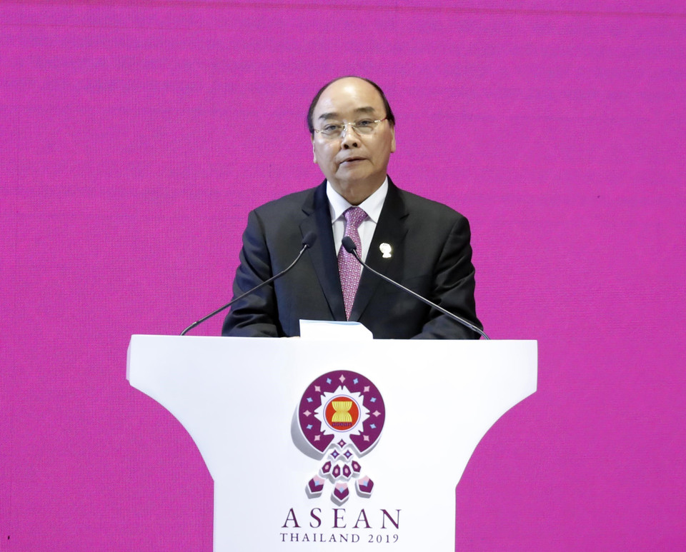 Thủ tướng Nguyễn Xuân Phúc phát biểu tại Lễ bế mạc Hội nghị Cấp cao ASEAN 35 và tiếp nhận vai trò Chủ tịch ASEAN của Việt Nam năm 2020. (Ảnh: Thống Nhất/TTXVN)