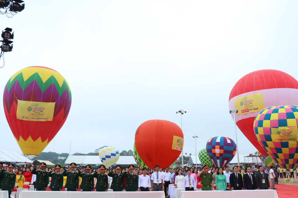 Chào cờ chào mừng 77 năm ngày Quốc khánh 2/9 tại Đắk Lắk. (Ảnh: Tuấn Anh/TTXVN)