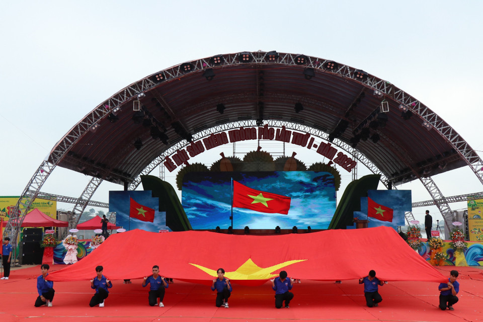 Chào cờ chào mừng 77 năm ngày Quốc khánh 2/9 tại Đắk Lắk. (Ảnh: Tuấn Anh/TTXVN)