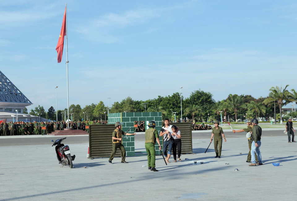 Ninh Thuận ra mắt Lực lượng tham gia bảo vệ an ninh, trật tự ở cơ sở. (Ảnh: Công Thử/TTXVN)