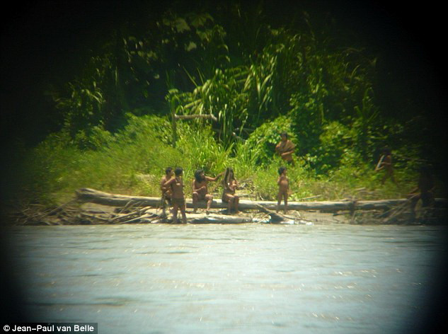 Người hướng dẫn viên đó đã bị bắn chết Shaco bằng một mũi tên thẳng vào tim, khi cố gắng thuyết phục người dân bộ lạc từ bỏ lối sống du cư săn bắt hái lượm.