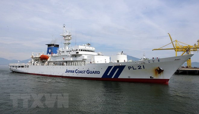 Tàu huấn luyện Kojima vào cập cảng Tiên Sa (Đà Nẵng). (Ảnh: Trần Lê Lâm/TTXVN)