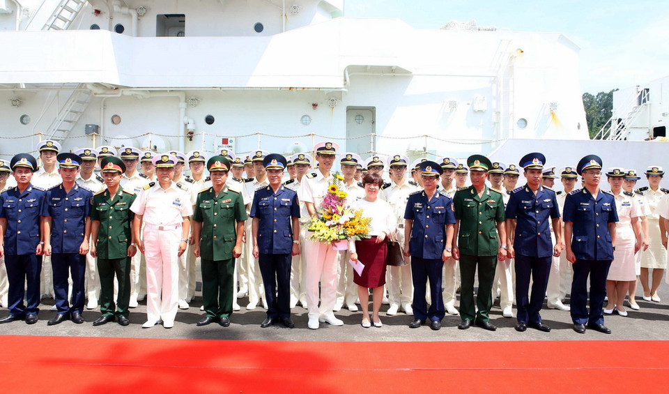 Lễ đón sỹ quan, thủy thủ tàu Huấn luyện Kojima của Lực lượng bảo vệ bờ biển Nhật Bản tại cảng Tiên Sa (Đà Nẵng). (Ảnh: Trần Lê Lâm/TTXVN)