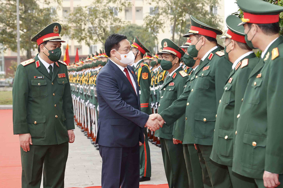 Hình ảnh Chủ tịch Quốc hội Vương Đình Huệ với các đại biểu. (Ảnh: Doãn Tấn/TTXVN)