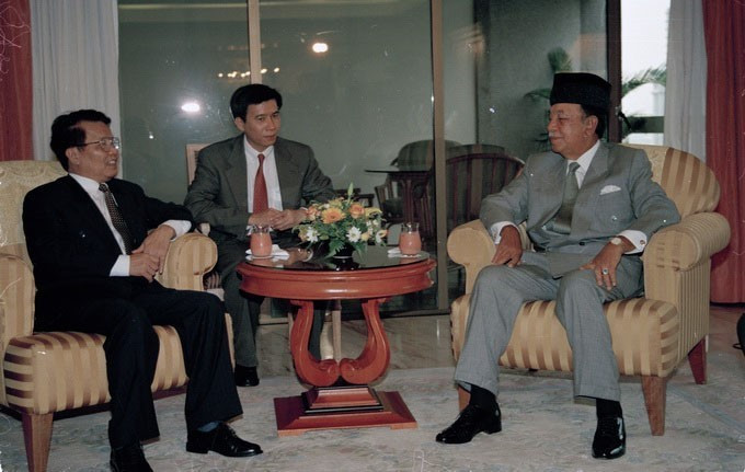 Quốc vương Malaysia Tuanku Jaafar tiếp Chủ tịch nước Trần Đức Lương thăm chính thức Malaysia từ ngày16-18/3/1998. (Ảnh: Trọng Nghiệp/TTXVN)