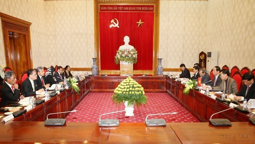 Đại tướng Trần Đại Quang, Bộ trưởng Bộ Công an hội đàm với Phó Chủ tịch UMNO kiêm Bộ trưởng Bộ Nội vụ Malaysia Dato’ Seri Dr. Ahmad Zahid Hamidi (14/5/2014). (Ảnh: Doãn Tấn/TTXVN)