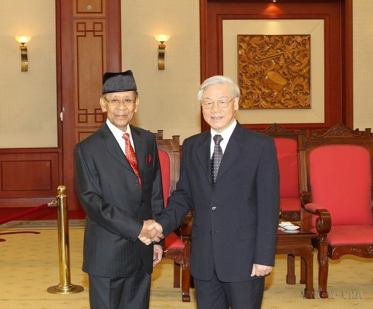 Tổng Bí thư Nguyễn Phú Trọng tiếp Quốc vương Malaysia Abdul Halim Mu’adzam Shah và Hoàng hậu thăm cấp Nhà nước Việt Nam, ngày 6/9/2013. (Ảnh; Trí Dũng/TTXVN)