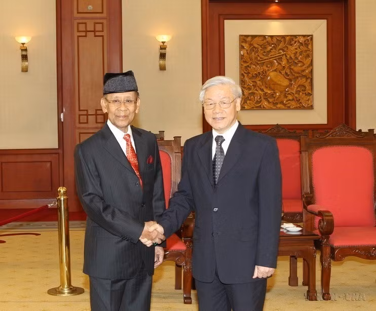 Tổng Bí thư Nguyễn Phú Trọng tiếp Quốc vương Malaysia Abdul Halim Mu’adzam Shah và Hoàng hậu thăm cấp Nhà nước Việt Nam, ngày 6/9/2013. (Ảnh; Trí Dũng/TTXVN)