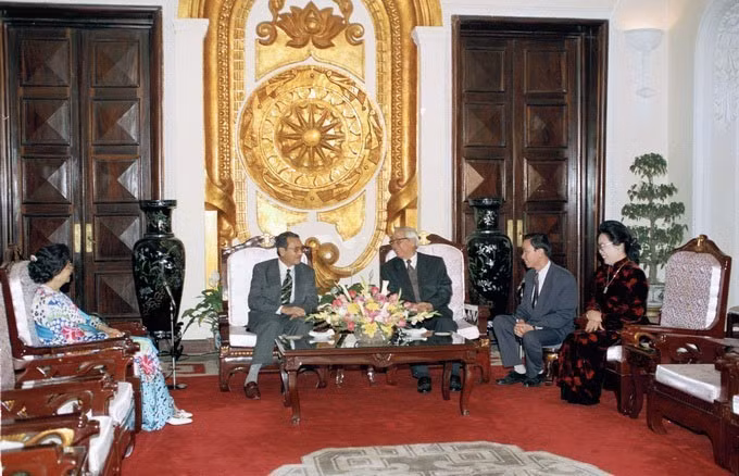 Thủ tướng Võ Văn Kiệt và Phu nhân tiếp Thủ tướng Malaysia Mahathir Mohamad và Phu nhân trong chuyến thăm chính thức Việt Nam từ ngày 7-9/3/1996. (Ảnh: Minh Đạo/TTXVN)