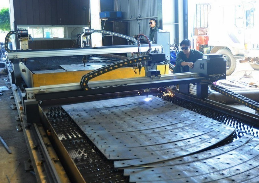 Sản xuất sản phẩm cơ kim khí trên hệ thống thiết bị tự động, chính xác cao tại Công ty Năm Lan, Khu công nghiệp Phùng Xá (huyện Thạch Thất, Hà Nội). (Ảnh: Quang Quyết/TTXVN)