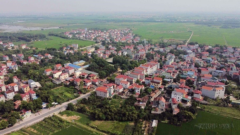 Dự kiến trong năm 2023, Hà Nội sẽ hoàn thành mục tiêu của Chương trình giai đoạn 2021-2025 với 100% số huyện, thị xã đạt chuẩn/hoàn thành nhiệm vụ xây dựng nông thôn mới. Trong ảnh: Diện mạo nông thôn huyện Sóc Sơn (Hà Nội) ngày một đổi thay với cơ sở vật chất được đầu tư đồng bộ, văn minh, khang trang. (Ảnh: Vũ Sinh/TTXVN)