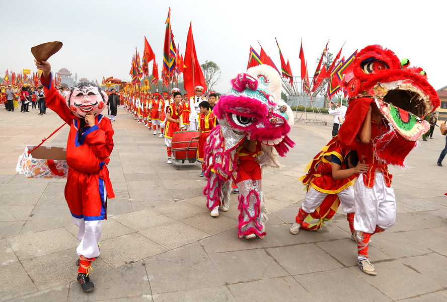 Đoàn rước kiệu thị trấn Hùng Sơn, huyện Lâm Thao. (Ảnh: Trung Kiên​/TTXVN)