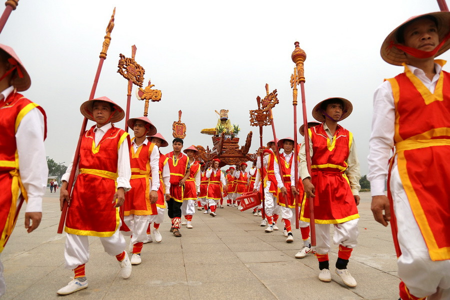 Đoàn rước kiệu phường Vân Phú, thành phố Việt Trì. (Ảnh: Trung Kiên​/TTXVN)