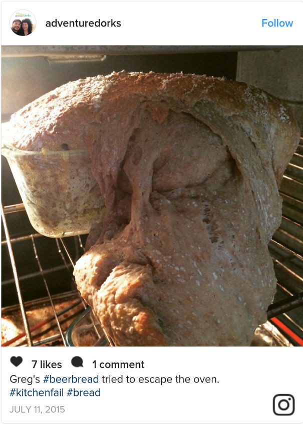 Ồ, cái bánh mì của tôi đang cố trốn khỏi chiếc khuôn. (Nguồn: boredpanda.com)