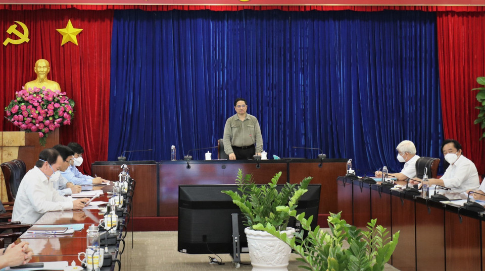Thủ tướng Chính phủ Phạm Minh Chính, Trưởng Ban chỉ đạo Quốc gia phòng, chống dịch COVID-19 phát biểu tại buổi làm việc với lãnh đạo tỉnh Bình Dương. (Ảnh: TTXVN)