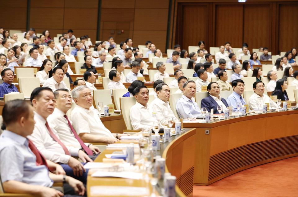 Các đồng chí lãnh đạo cấp cao của Đảng, Nhà nước và đại biểu dự hội nghị tại Hội trường Diên Hồng, Nhà Quốc hội. (Ảnh: Phương Hoa/ TTXVN)