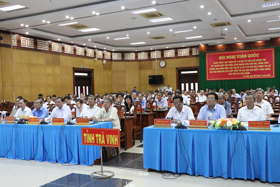 Tại Trà Vinh, gần 6.000 cán bộ, đảng viên tham dự hội nghị trực tuyến tại 132 điểm cầu. (Ảnh: Thanh Hòa/TTXVN)