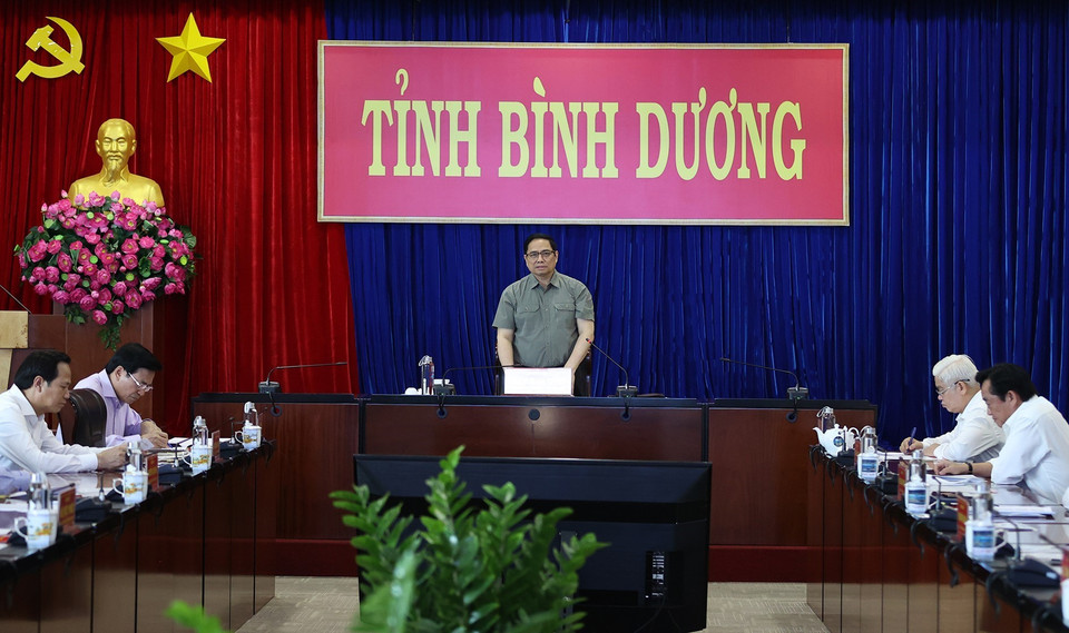 Thủ tướng Phạm Minh Chính làm việc với lãnh đạo chủ chốt tỉnh Bình Dương. (Ảnh: Dương Giang/TTXVN)