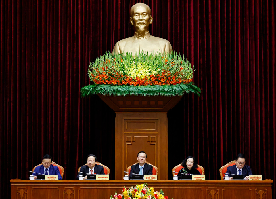 Chủ tịch nước Võ Văn Thưởng cùng các đồng chí lãnh đạo Đảng, Nhà nước chủ trì hội nghị. (Ảnh: Thống Nhất/TTXVN)