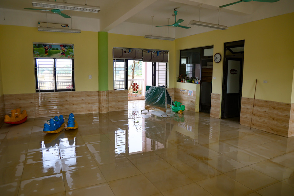 "Dự kiến, việc dọn dẹp,vệ sinh và khử khuẩn sẽ mất khoảng một tuần, sau đó nhà trường sẽ đón các em trở lại học," cô Kim Anh nói. (Ảnh: Minh Hiếu/Vietnam+)