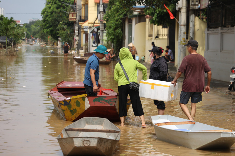 Với diễn biến mưa giảm được dự báo trong những ngày tới thì tình trạng ngập ở vùng trũng, thấp ven sông sẽ dần được cải thiện trong những ngày tới. (Ảnh: Minh Hiếu/Vietnam+)