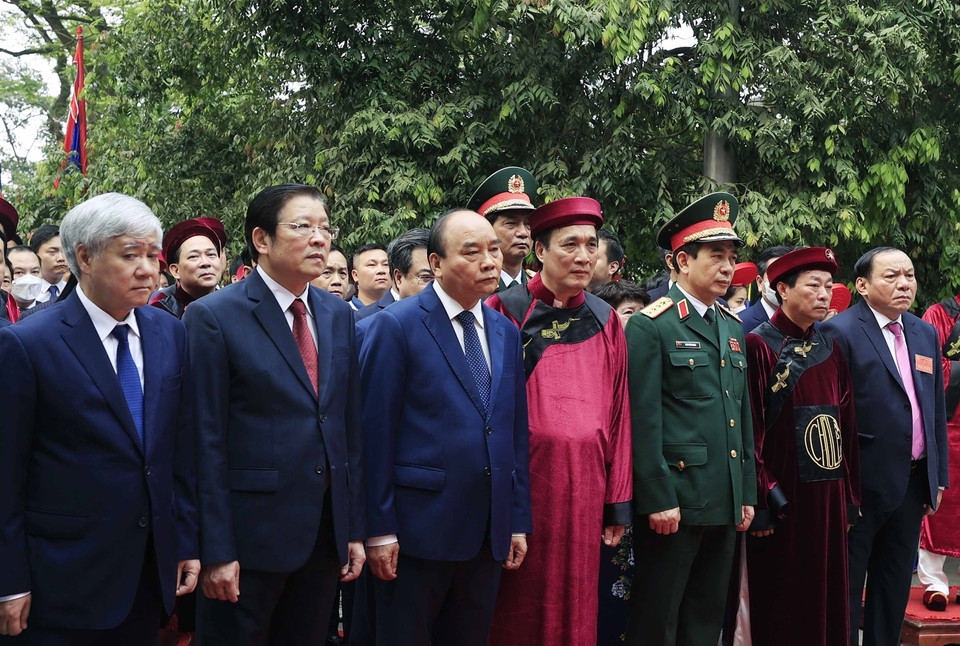 Chủ tịch nước Nguyễn Xuân Phúc cùng Lãnh đạo Đảng, Nhà nước dự lễ dâng hương tưởng niệm các Vua Hùng tại Khu Di tích lịch sử Quốc gia đặc biệt Đền Hùng (tỉnh Phú Thọ). (Ảnh: Thống Nhất/TTXVN)