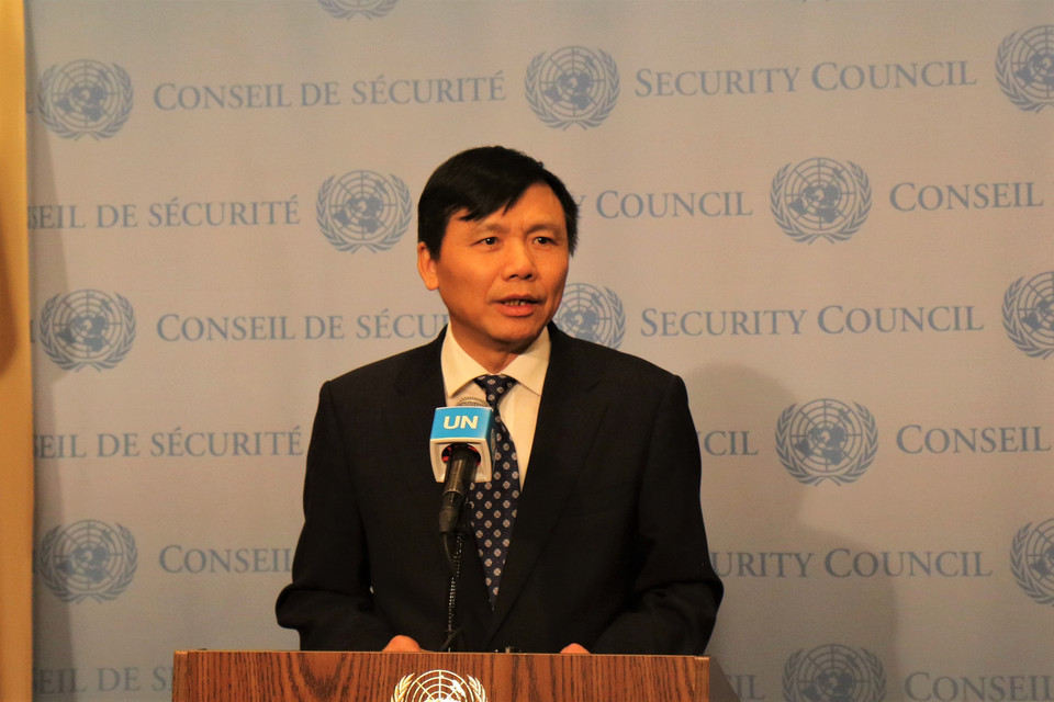 Đại sứ, Trưởng phái đoàn Việt Nam tại LHQ Đặng Đình Quý phát biểu tại Lễ thượng cờ. (Ảnh: Khắc Hiếu/TTXVN)