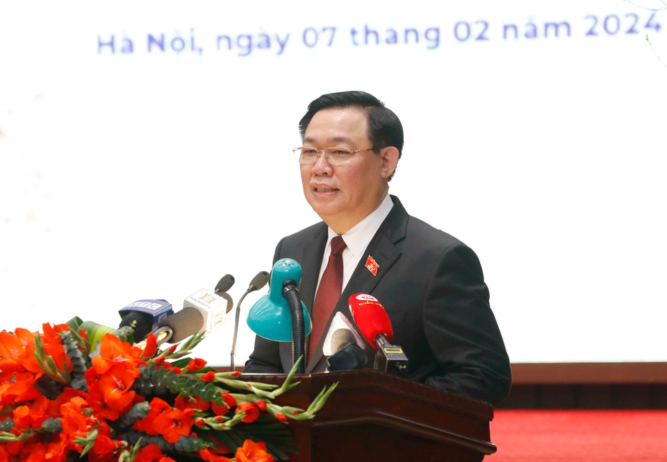 Chủ tịch Quốc hội Vương Đình Huệ chúc Tết Đảng bộ, chính quyền và nhân dân Thủ đô. (Ảnh: Nhan Sáng/TTXVN)