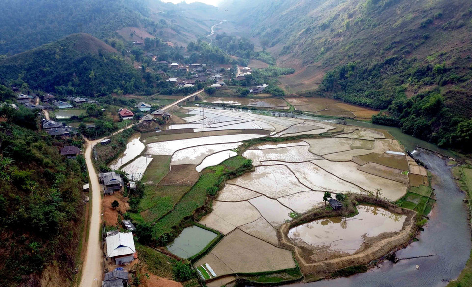 Những thửa ruộng tại bản É Tòng (Thuận Châu, Sơn La) mùa nước đổ. (Ảnh: Quang Quyết/TTXVN)