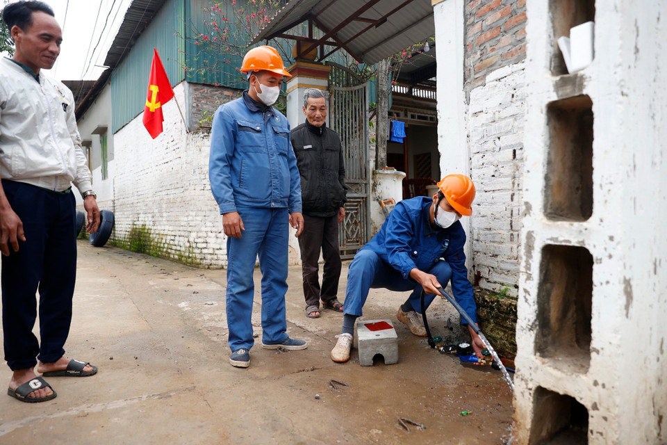 Nước sạch được lắp cho các hộ gia đình tại xã Minh Châu. (Ảnh: Minh Quyết/TTXVN)