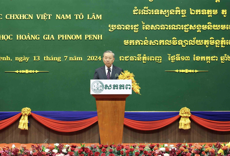 Chủ tịch nước Tô Lâm phát biểu tại Đại học Hoàng gia Phnom Penh. (Ảnh: Nhan Sáng/TTXVN)