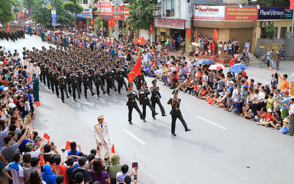 Lễ diễu binh, diễu hành cấp Quốc gia trên phố Nguyễn Thái Học. (Ảnh: TTXVN)
