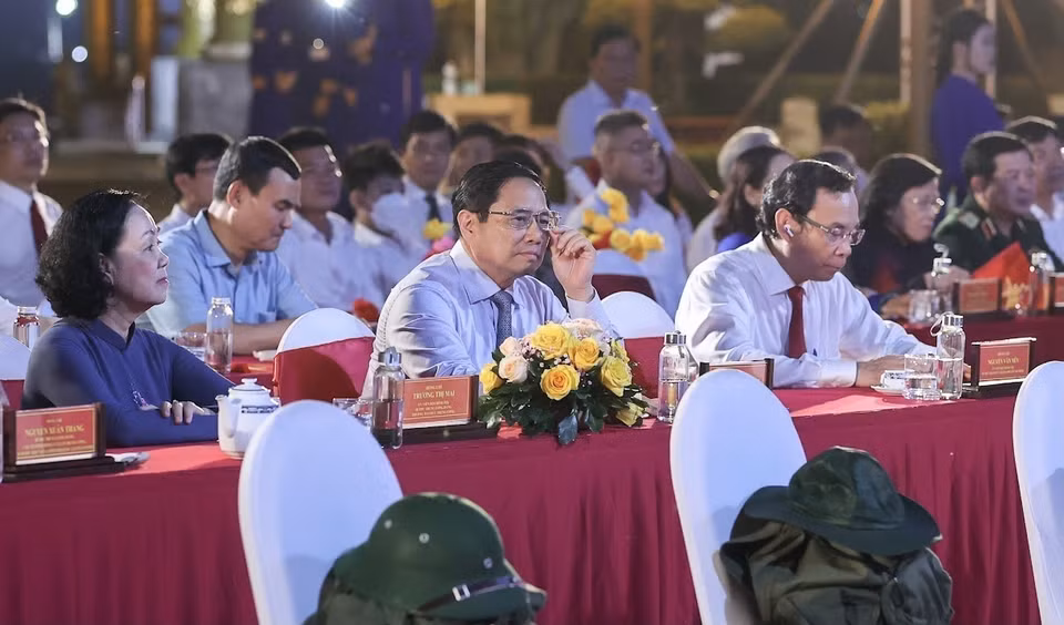 Thủ tướng Phạm Minh Chính dự Cầu truyền hình trực tiếp “Khúc tráng ca hòa bình” tại Thành phố Hồ Chí Minh. (Ảnh: Dương Giang/TTXVN)
