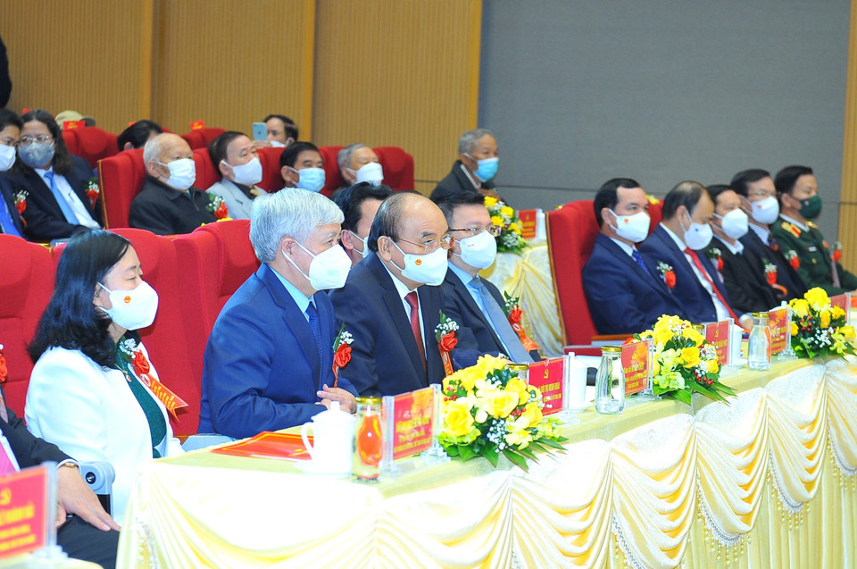 Chủ tịch nước Nguyễn Xuân Phúc và các đại biểu tham dự buổi lễ. (Ảnh: Minh Đức/TTXVN)