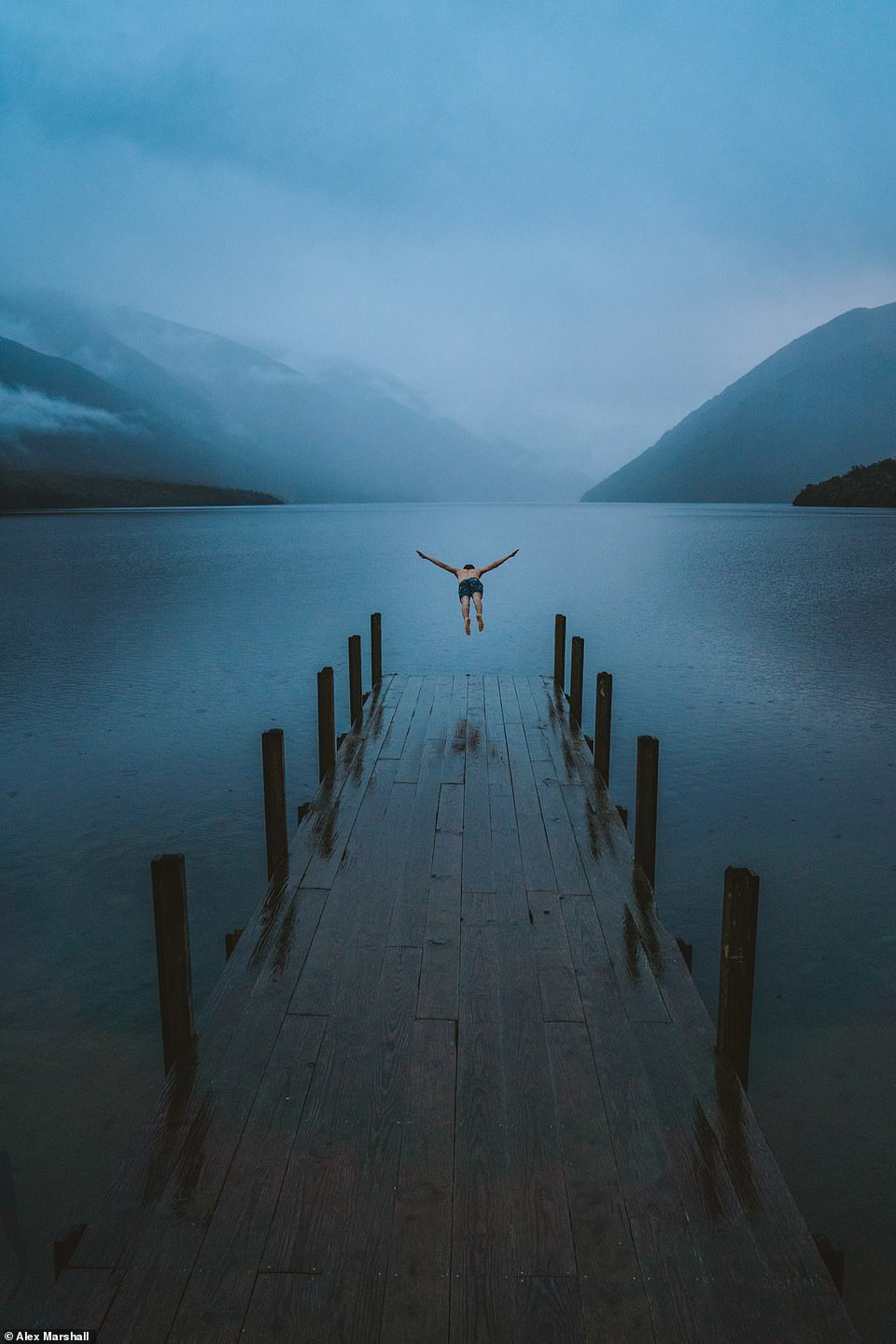 Nhiếp ảnh gia Alex Marshall với tác phẩm A Celebration of Solitude giành giải thưởng ảnh thanh niên. (Nguồn: DailyMail)