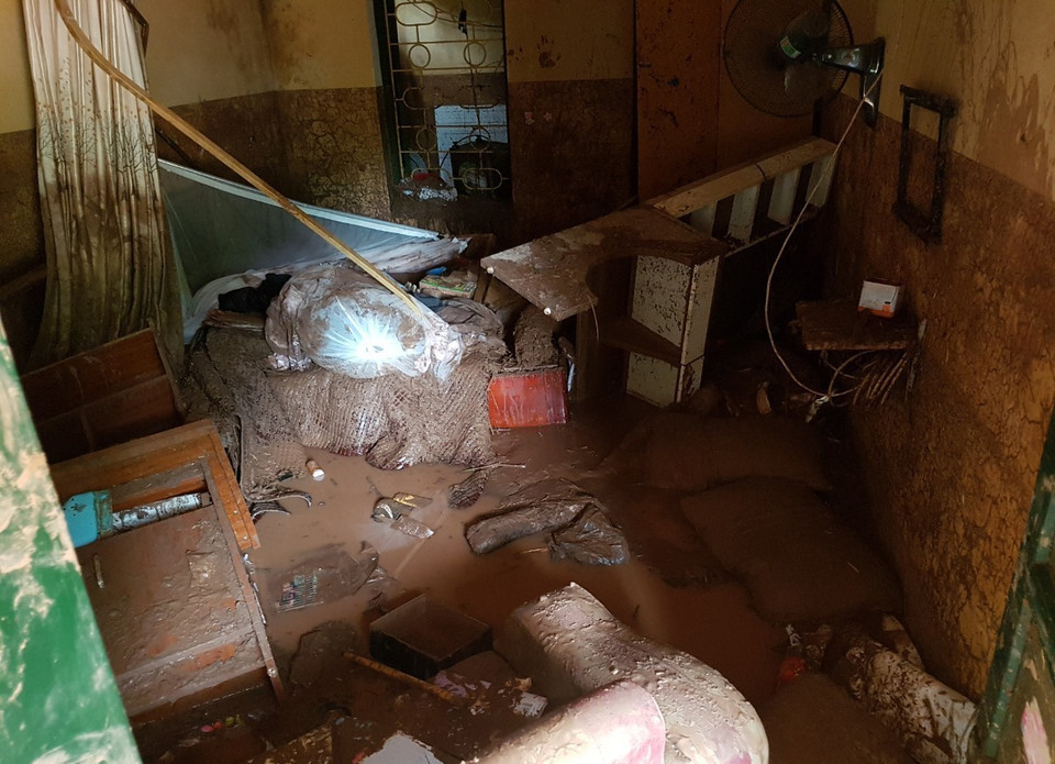 Nhà công vụ trường Tiểu học Nậm Nhừ bị lũ ống, lũ quét tàn phá. (Ảnh: Xuân Tiến/TTXVN) 