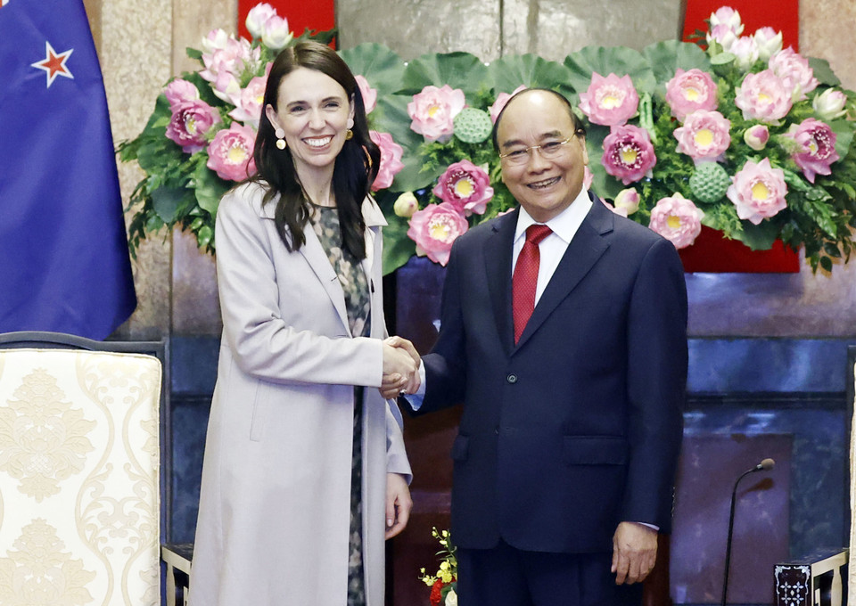 Chủ tịch nước Nguyễn Xuân Phúc tiếp Thủ tướng New Zealand Jacinda Ardern. (Ảnh: Thống Nhất/TTXVN)