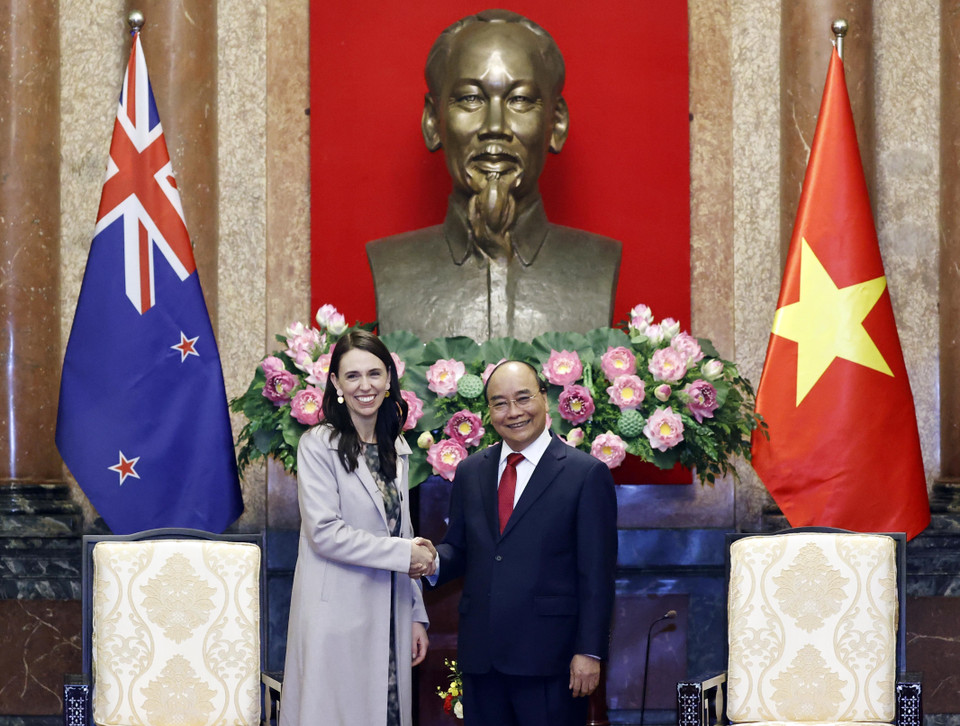 Chủ tịch nước Nguyễn Xuân Phúc tiếp Thủ tướng New Zealand Jacinda Ardern. (Ảnh: Thống Nhất/TTXVN)