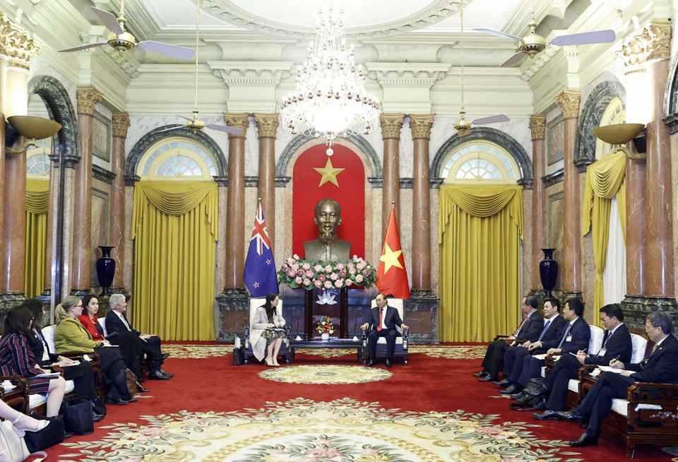 Chủ tịch nước Nguyễn Xuân Phúc tiếp Thủ tướng New Zealand Jacinda Ardern. (Ảnh: Thống Nhất/TTXVN)